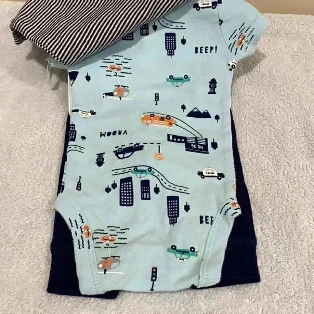 Carter’s Newborn set